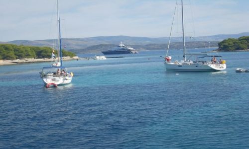 Zdjęcie CHORWACJA / środkowo południowa część Chorwacji / okolice Trogiru / błękitna laguna