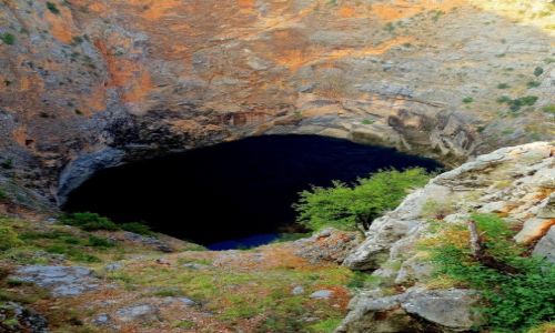 Zdjecie CHORWACJA / Dalmacja / Crveno Jezero w Imotski / spogldajc w d...