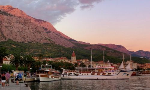 Zdjecie CHORWACJA / Dalmacja / Makarska / wieczorem w Makarskiej...