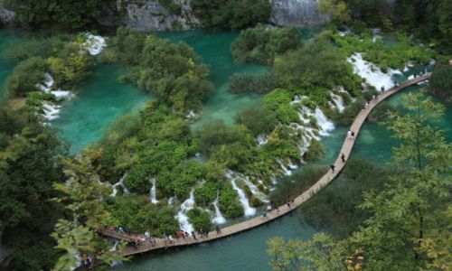 Zdjecie CHORWACJA / upania Licko-Senjska / Park Narodowy Jezior Plitwickich / Na ciece