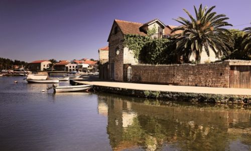Zdjcie CHORWACJA / rodkowej Dalmacji -Hvar / Vrboska /  May port w rodkowej czci wyspy Hvar
