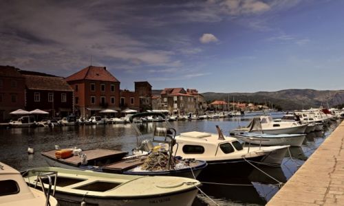 Zdjęcie CHORWACJA / ¦rodkowej Dalmacji -Hvar / Stari Grad / Port w Starim Gradzie.