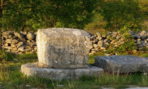 Zdjecie CHORWACJA / Krajina Imotski / Lovre / przydrone kamienie**...