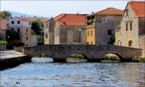 Zdjecie CHORWACJA / Hvar / Vrboska / kamienny mostek...