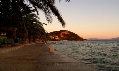 Zdjecie CHORWACJA / Dalmacja / Zivogosce / na brzegu...cd