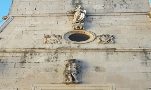 Zdjecie CHORWACJA / Dalmacja / Trogir / Trogir - figury na Wiey zegarowej