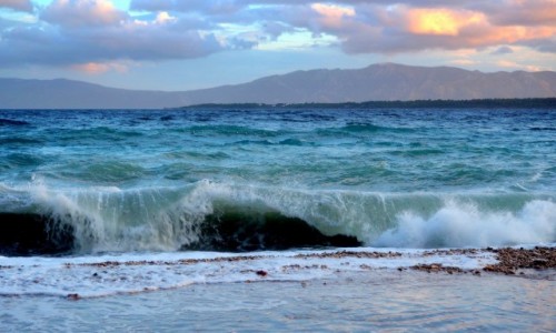 Zdjecie CHORWACJA / Riviera Makarska / Zivogosce / wieje z poudniowego wschodu...