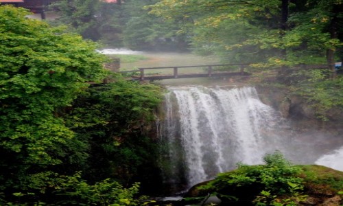 Zdjcie CHORWACJA / rodkowa Chorwacja / Slunj / z impetem...