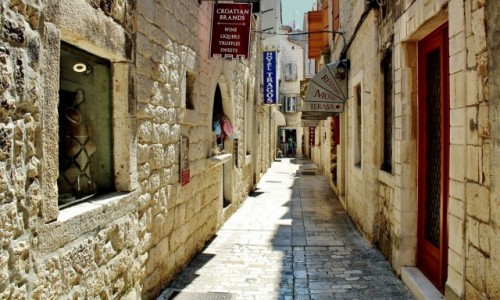 Zdjecie CHORWACJA / Dalmacja / Trogir / Uliczka w Trogirze