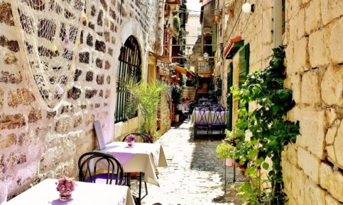 Zdjecie CHORWACJA / Dalmacja / Trogir / Uliczka i kawiarenki