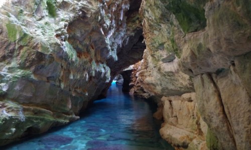 Zdjcie CHORWACJA / Dugi Otok / Golubinka Sea Cave / Covidowa bezludna Chorwacja