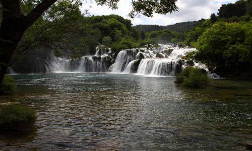 Zdjecie CHORWACJA / Siedziba parku jest w Skradinu. / Park Narodowy Krka / Pikno rzeki KRKA.