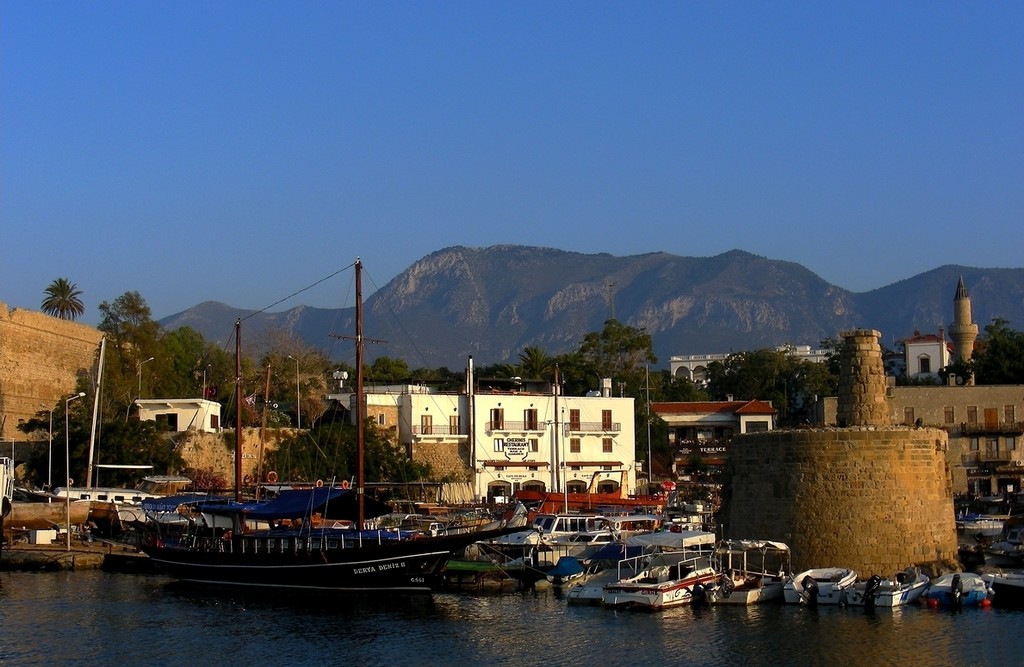 Zdjęcia: okolice Girne, Kyrenia, Widok na port z twierdzy, CYPR Zdjęcia: okolice Girne, Kyrenia, Widok na port z twierdzy, CYPR