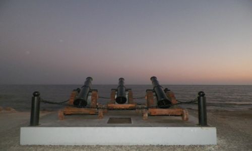 Zdjecie CYPR / Pafos / Kato Pafos port  / Cypr zawsze gotowy na najazd Turkw :)