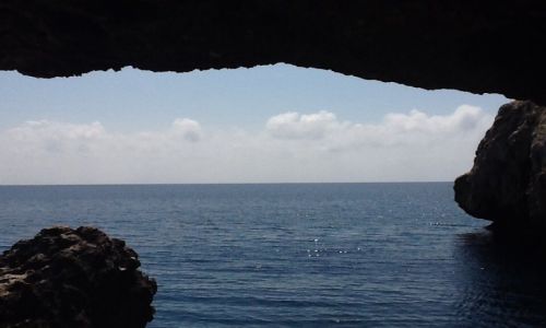 Zdjcie CYPR / Larnaka / Agia Napa / Morze widziane z jaskini