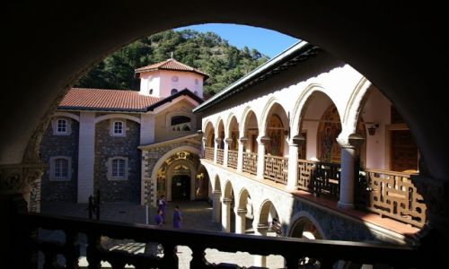CYPR / Góry Troodos / Klasztor Kykkos / Dziedziniec
