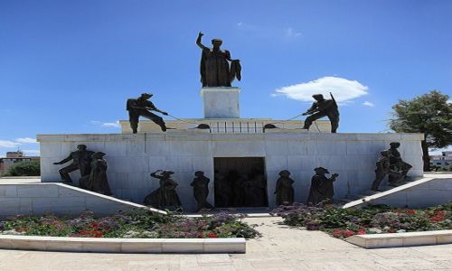 Zdjcie CYPR / Nikozja / Brama Famagusta / Pomnik Wyzwolenia