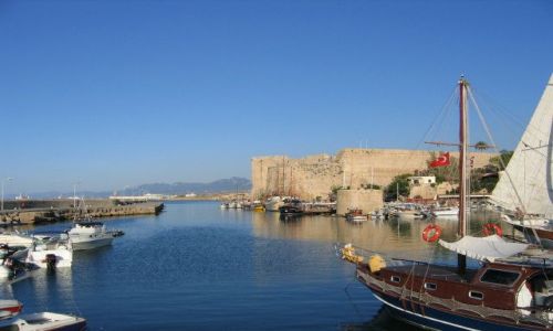 Zdjęcie CYPR / turecka część Cypru / Girne (Kyrenia) / Port w Girne (Kyrenia)