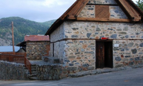 Zdjecie CYPR / Gry Troodos / gdzie w grach / Grski kociek w Troodos