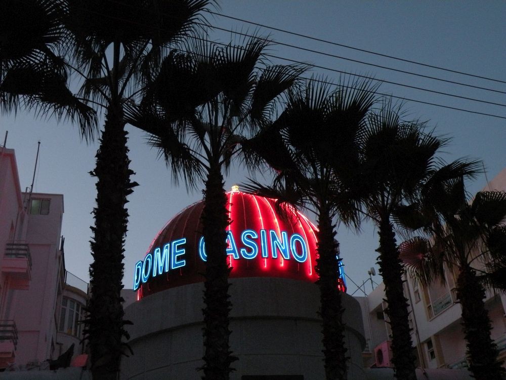 Zdjęcia: okolice Kyreni, Kyrenia, Jedno z kasyn, CYPR PÓŁNOCNY Zdjęcia: okolice Kyreni, Kyrenia, Jedno z kasyn, CYPR PÓŁNOCNY