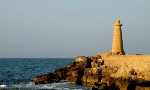 Zdjcie CYPR PӣNOCNY / Kyrenia / Girne / Latarnia, koniec falochronu