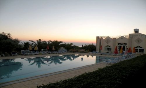 Zdjęcie CYPR PÓŁNOCNY / Kyrenia / 8,3 km od centrum Girne / Basen, w dali morze śródziemne