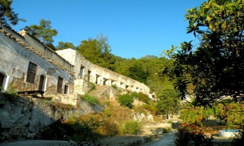 Zdjcie CYPR PӣNOCNY / Kyrenia / okolice Girne / Grny budynek pustelni