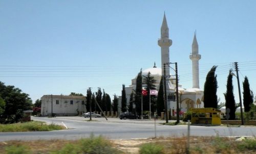 Zdjcie CYPR PӣNOCNY / Famagusta / okolice Famagusty / W drodze