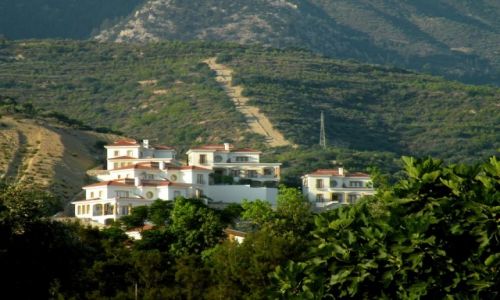 Zdjęcie CYPR PÓŁNOCNY / Kyrenia / Zbocza Kyrenii / Osiedla na zboczach