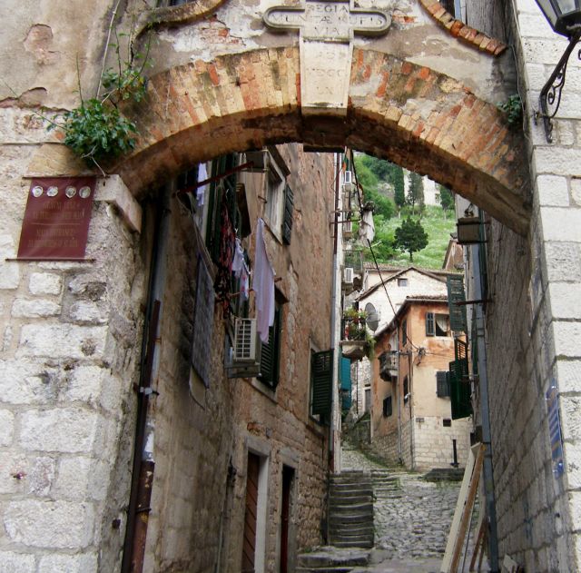 Zdjęcia: Kotor, Uliczka pod góre, CZARNOGÓRA Zdjęcia: Kotor, Uliczka pod góre, CZARNOGÓRA