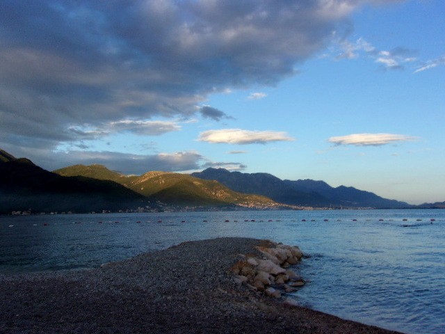 Zdj cia: Bijela, Boka Kotorska, Cienie chmur na górach, CZARNOGÓRA Zdj cia: Bijela, Boka Kotorska, Cienie chmur na górach, CZARNOGÓRA