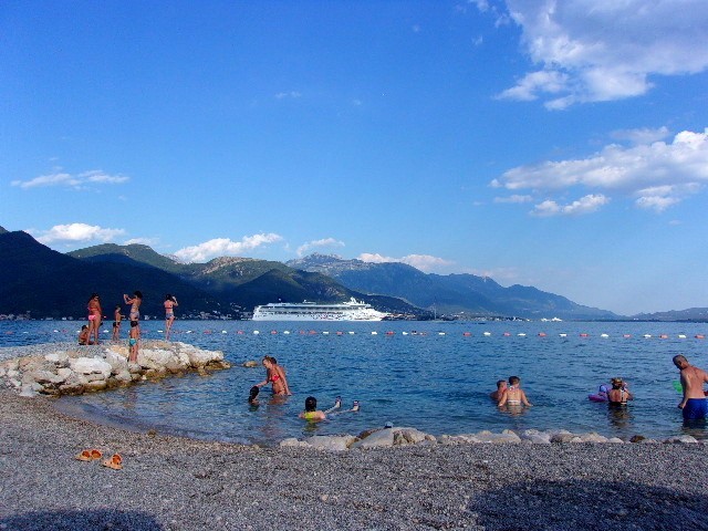 Zdj cia: Bijela, Boka Kotorska, Prom na horyzoncie, CZARNOGÓRA Zdj cia: Bijela, Boka Kotorska, Prom na horyzoncie, CZARNOGÓRA