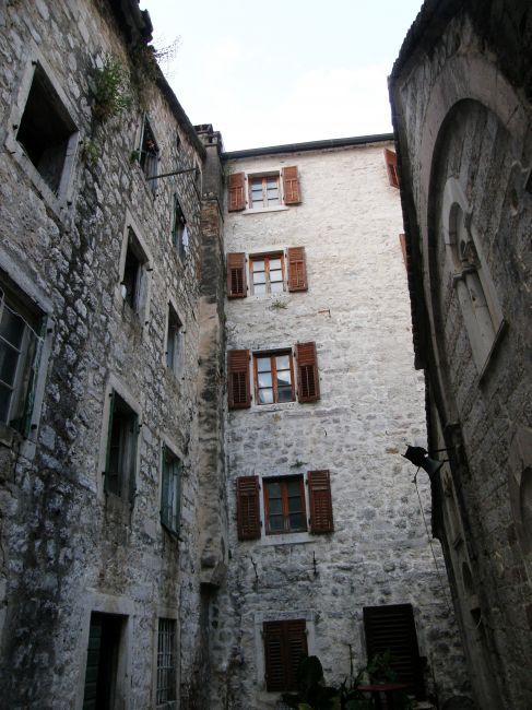 Zdjęcia: Kotor, Kotor, Okienka 2, CZARNOGÓRA Zdjęcia: Kotor, Kotor, Okienka 2, CZARNOGÓRA