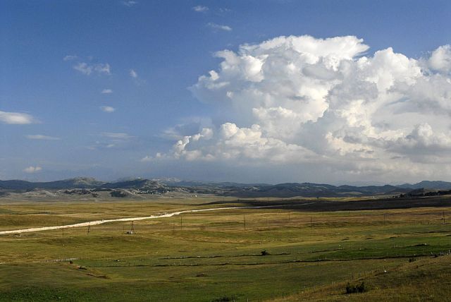 Zdjęcia: okolice Zabljaka, Masyw Durmitor, wielka chmura nad płaskowyżem, CZARNOGÓRA Zdjęcia: okolice Zabljaka, Masyw Durmitor, wielka chmura nad płaskowyżem, CZARNOGÓRA
