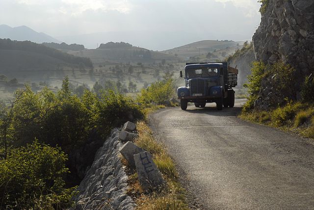 Zdjęcia: okolice Zabljaka, Masyw Durmitor, mijanka była trudna, CZARNOGÓRA Zdjęcia: okolice Zabljaka, Masyw Durmitor, mijanka była trudna, CZARNOGÓRA