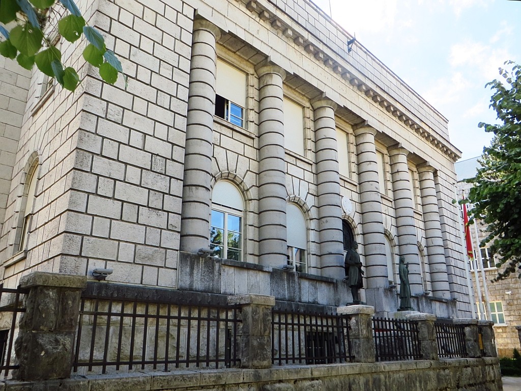 Zdjęcia: Cetinje, północna Czarnogóra, centrum Cetinje, CZARNOGÓRA Zdjęcia: Cetinje, północna Czarnogóra, centrum Cetinje, CZARNOGÓRA