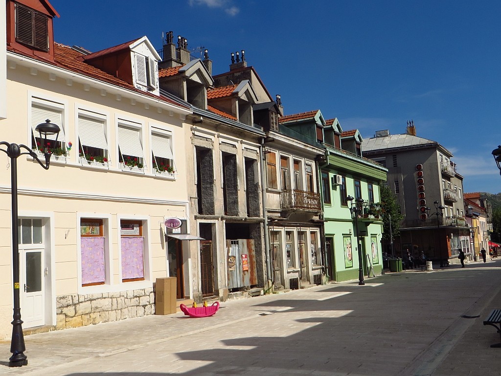 Zdjęcia: Cetinje, północna Czarnogóra, centrum Cetinje, CZARNOGÓRA Zdjęcia: Cetinje, północna Czarnogóra, centrum Cetinje, CZARNOGÓRA