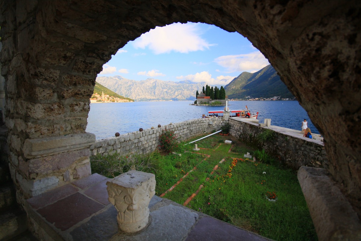 Zdjęcia: Kotor, Bałkany, Wyspa w Zatoce Kotorskiej, CZARNOGÓRA Zdjęcia: Kotor, Bałkany, Wyspa w Zatoce Kotorskiej, CZARNOGÓRA