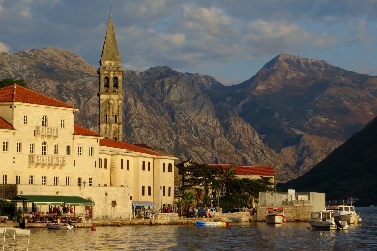 Zdjęcia: Perast, Zatoka Kotorska, u stóp gór..., CZARNOGÓRA Zdjęcia: Perast, Zatoka Kotorska, u stóp gór..., CZARNOGÓRA