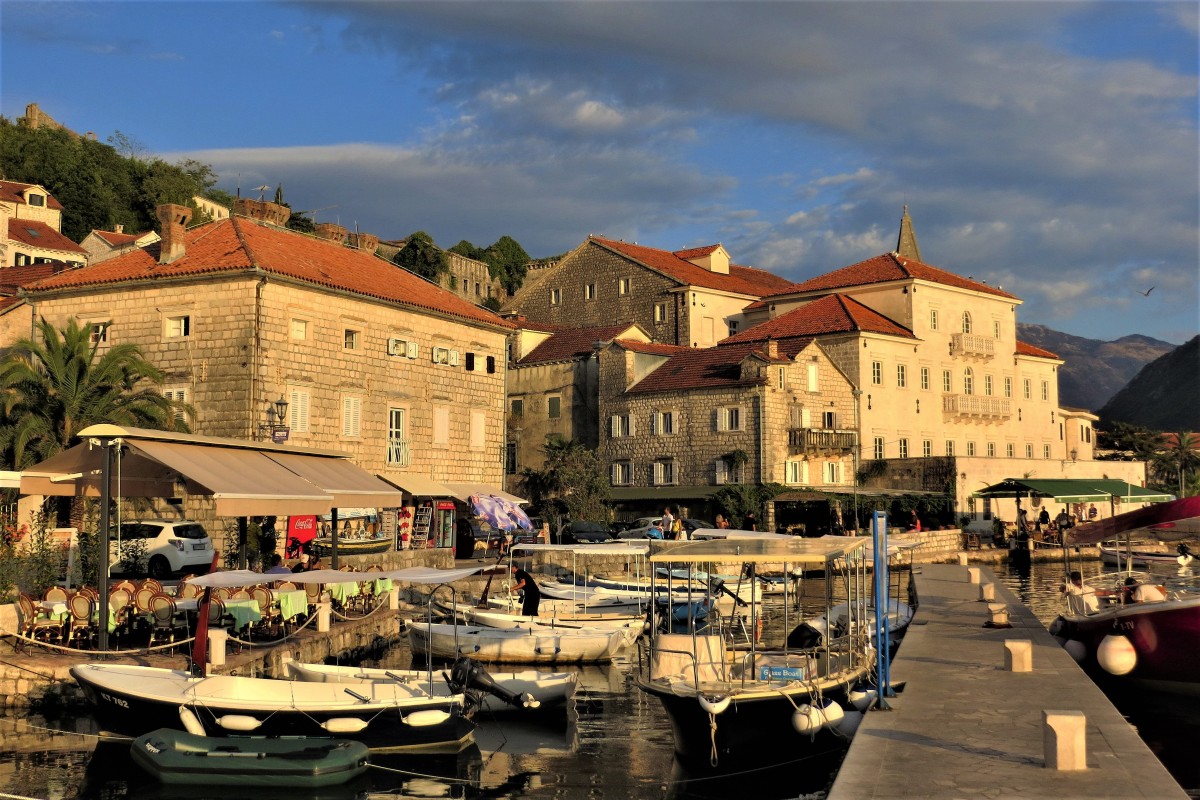 Zdjęcia: Perast, Zatoka Kotorska, u podnóża góry Kason..., CZARNOGÓRA Zdjęcia: Perast, Zatoka Kotorska, u podnóża góry Kason..., CZARNOGÓRA