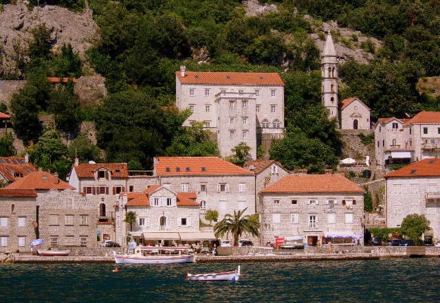 Zdjęcia: Perast, Boka Kotorska, Perast od strony zatoki, CZARNOGÓRA Zdjęcia: Perast, Boka Kotorska, Perast od strony zatoki, CZARNOGÓRA