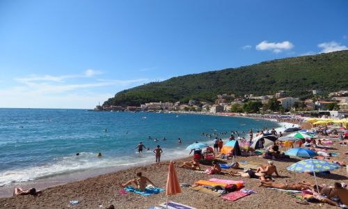 Zdjęcie CZARNOGÓRA / wybrzeże Czarnogóry / Petrovac / plaża w Petrovacu