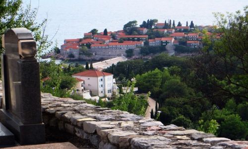 Zdjcie CZARNOGRA / wybrzee Czarnogry / okolice Petrovacu / widok na wysp w. Stefana