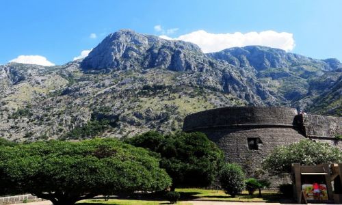 Zdjęcie CZARNOGÓRA / Boka Kotorska / Kotor / mury obronne