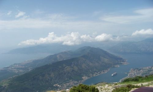 Zdjecie CZARNOGÓRA / Kotor / Zatoka Kotorska / Piękna zatoka