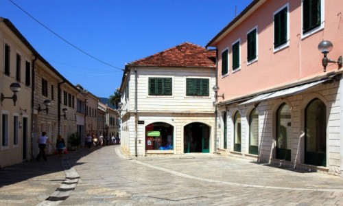 Zdjęcie CZARNOGÓRA / Zatoka Kotorska / Herceg Novi / Uliczka