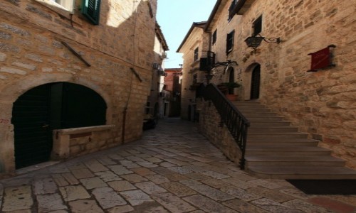 Zdjecie CZARNOGRA / Kotor / Stare Miasto / Uliczka