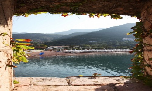 Zdj�cie CZARNOG�RA / Budva  / Sveti Stefan  / Okienko na �wiat