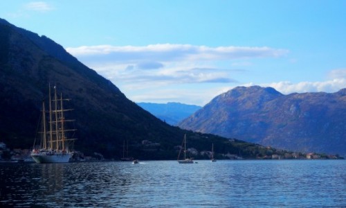 Zdjecie CZARNOGRA / Zatoka Kotorska / Kotor / ruch niewielki...