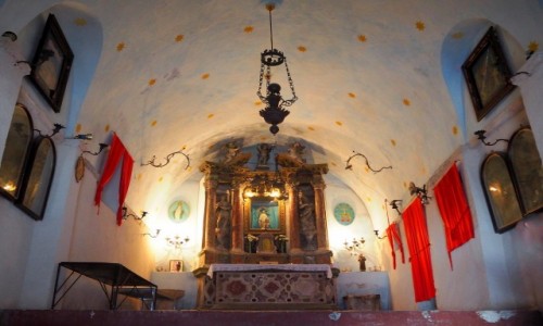 Zdjecie CZARNOGRA / Zatoka Kotorska / Kotor, Crkva Svete Gospe od zdravlja / skromne wntrze...